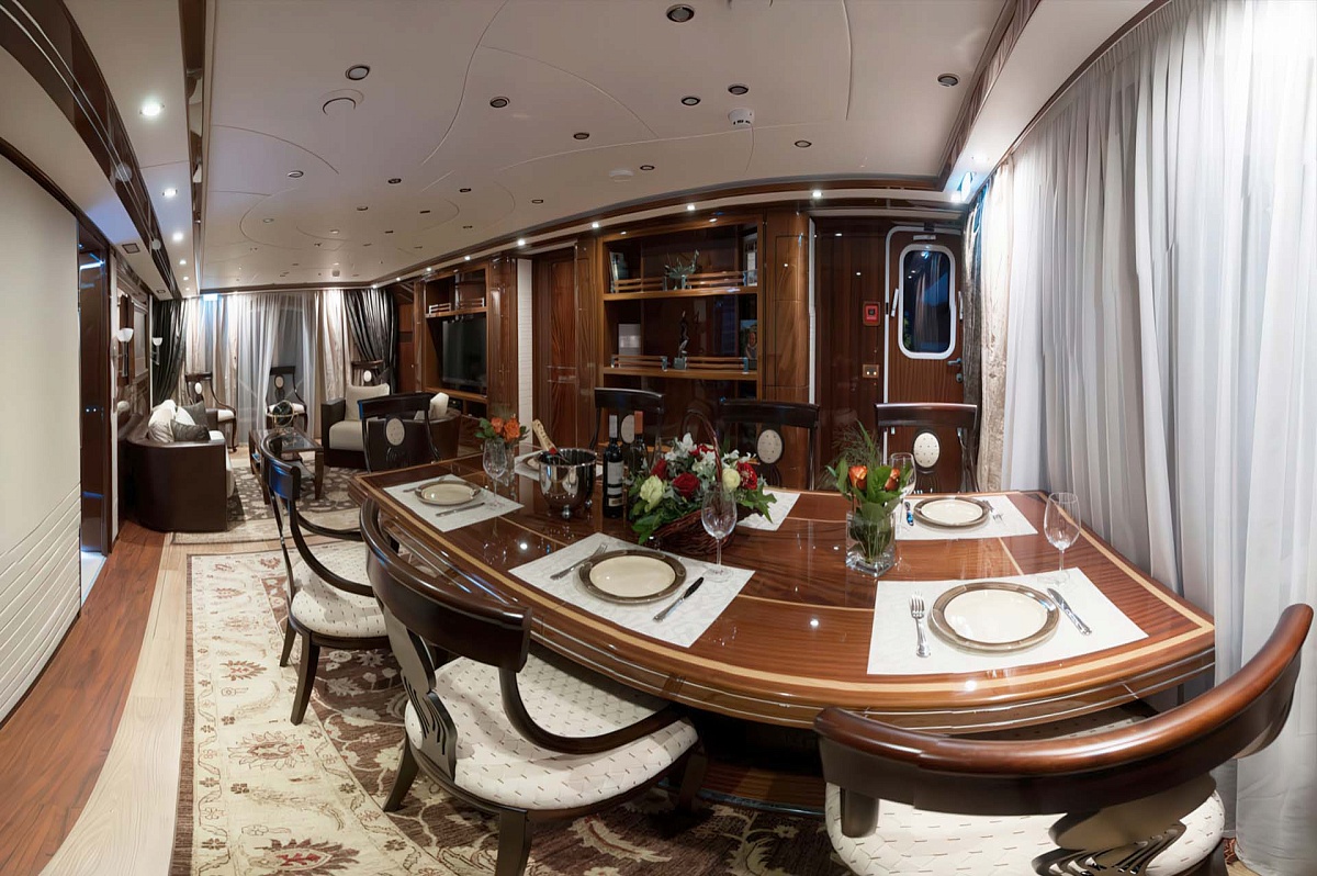 Аренда мотороного VIP-яхты катамарана Отрада в Москве